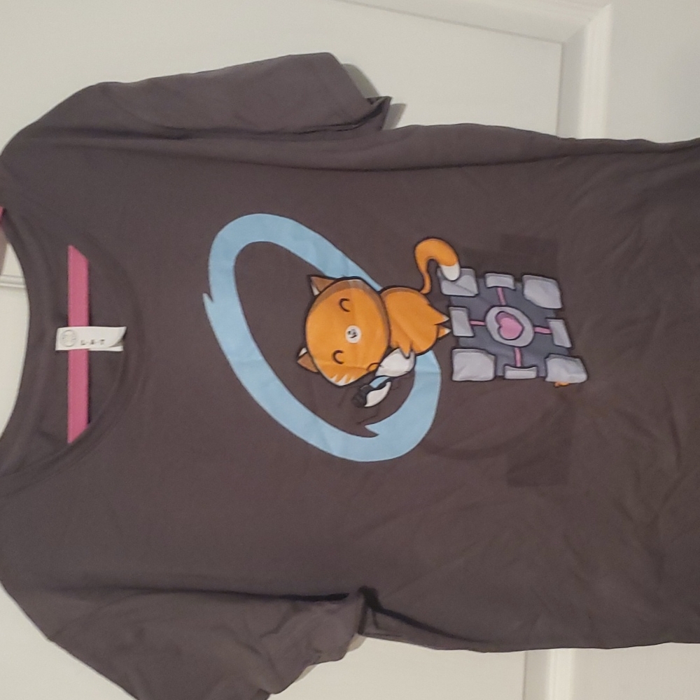 Cute cat Portal inspired shirt.  Ladies large